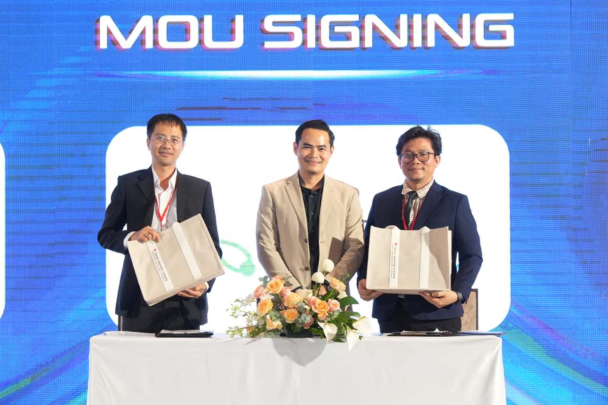 Ngay trong khuon kho Vietnam Innovation Summit 2025, da co 10 bien ban ghi nho (MoU) duoc ky ket giua cac doi tac Viet Nam va quoc te, voi tong gia tri hop dong ghi nhan tai cho dat hon 120.000 USD. Anh: Mai Khanh