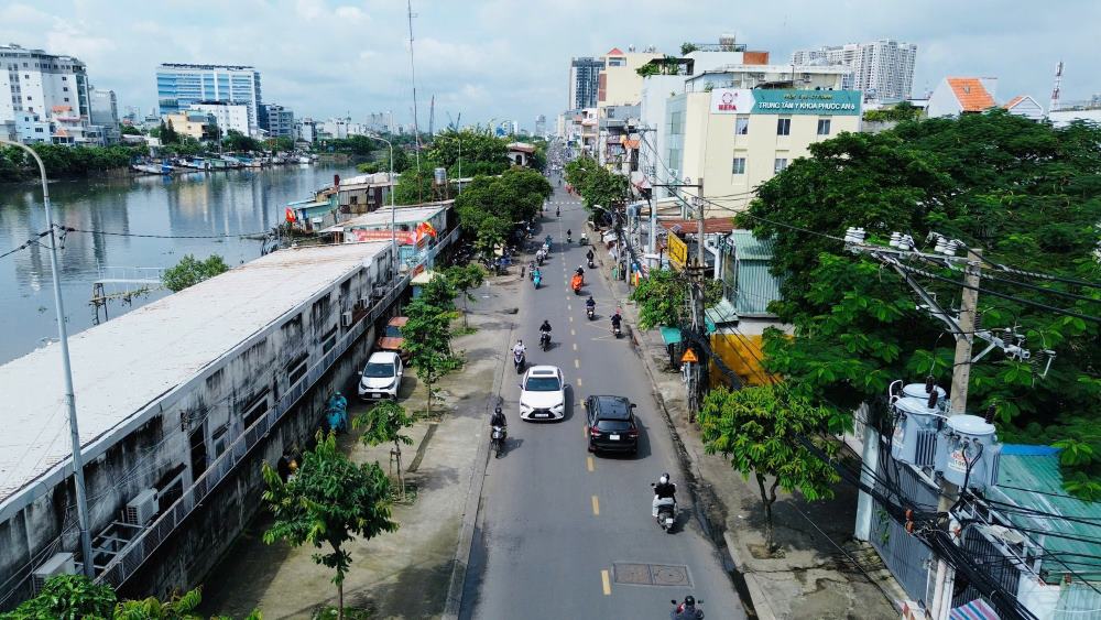 Khi hoan thanh, tuyen duong Ton That Thuyet mo rong cung ha tang ky thuat dong bo se ket noi thong suot cac truc chinh nhu Nguyen Khoai, Ben Van Don, giam ap luc giao thong khu trung tam. Anh: Anh Tu