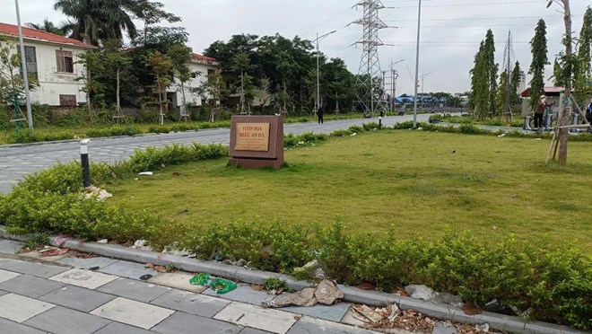 Vườn hoa hơn 32 tỉ đồng ở Hải Phòng chưa được chỉnh trang thường xuyên