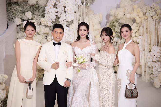 Nhung nguoi em than thiet voi Do Ha tu thoi di thi hoa hau. Anh: Le Chi Linh