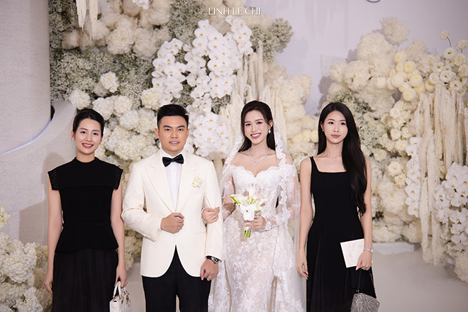 Dan nguoi dep than thiet voi Do Ha co mat chung vui cung nang hau. Anh: Le Chi Linh