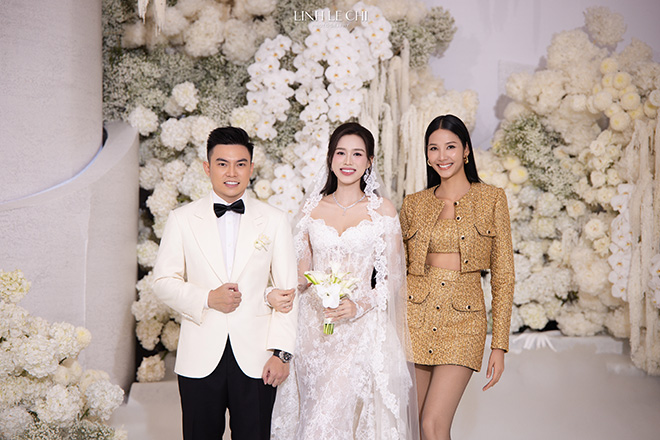 A hau Hoang Thuy toi du tiec cuoi. Anh: Le Chi Linh