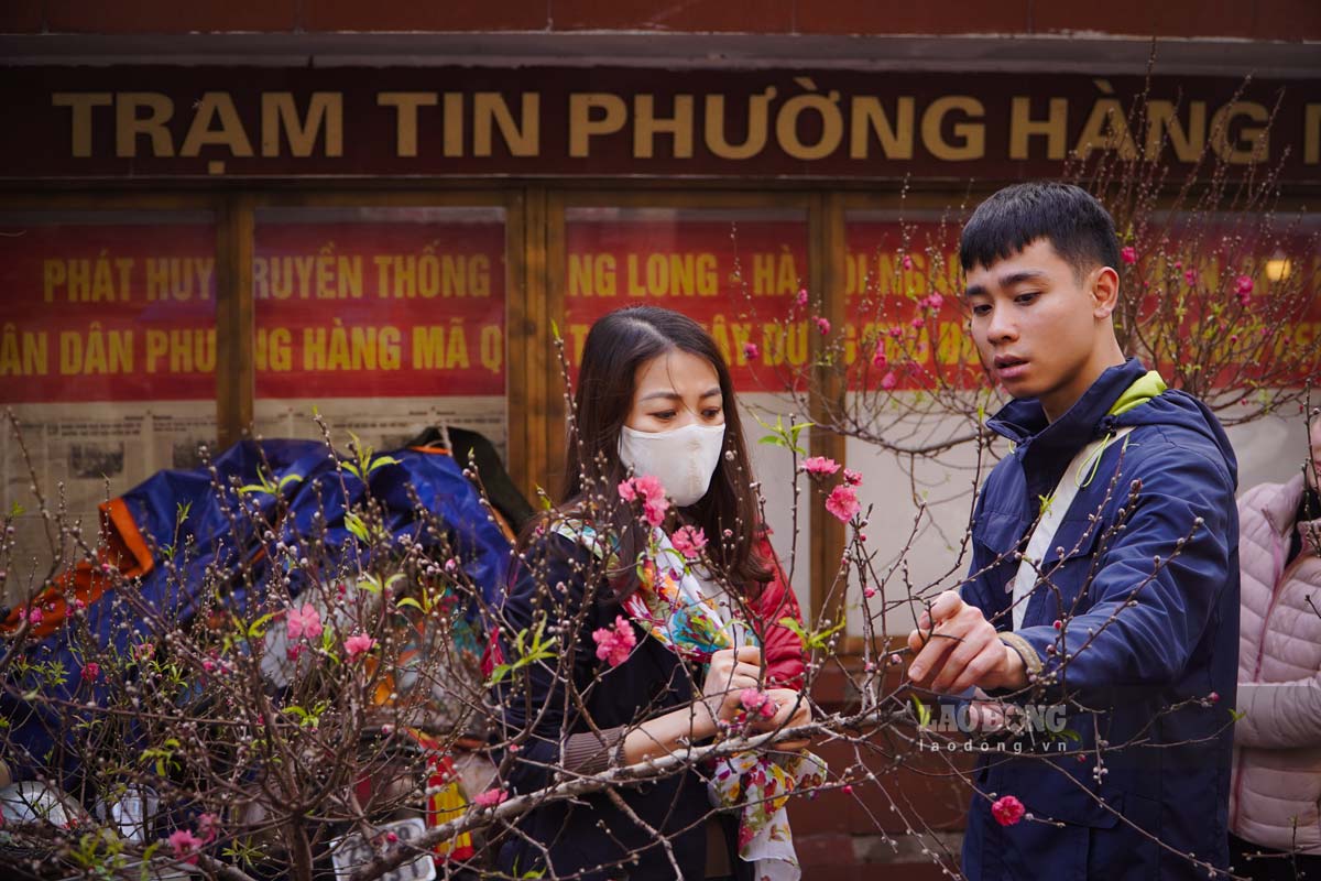 Some opinions suggested adding more clearly some indicators associated with development requirements such as the global factor (happiness index; national competitiveness) in the draft documents of the 14th National Party Congress. Photo: Hong Diep