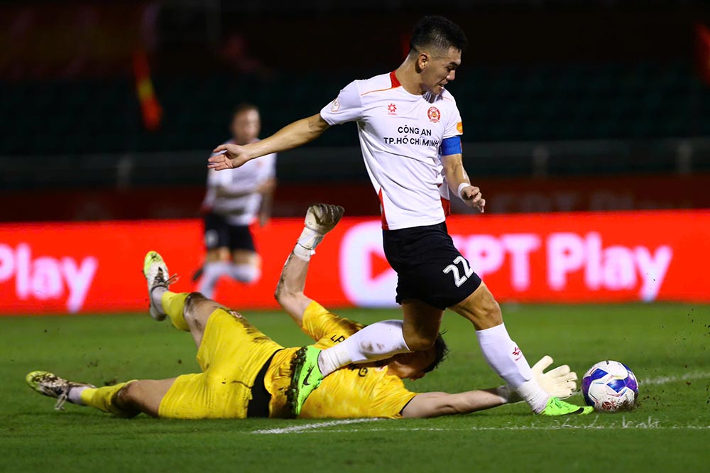 Trong hiep dau nay, Tien Linh co khong duoi 2 co hoi ngon an nhung khong the dua duoc bong vao luoi.