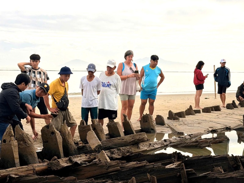 Can canh chi tiet tau co o ven bien Hoi An. Anh: Quoc Viet