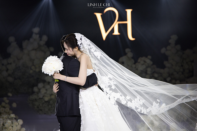 Khoanh khac hanh phuc khi ca hai nghe nhung tam tinh trong loi the nguyen danh cho nhau. Anh: Le Chi Linh