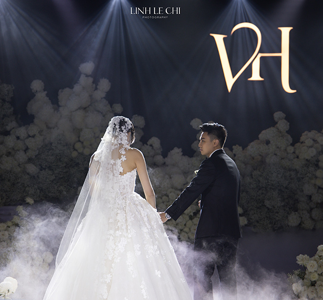 Co dau, chu re cung buoc vao le duong. Anh: Le Chi Linh