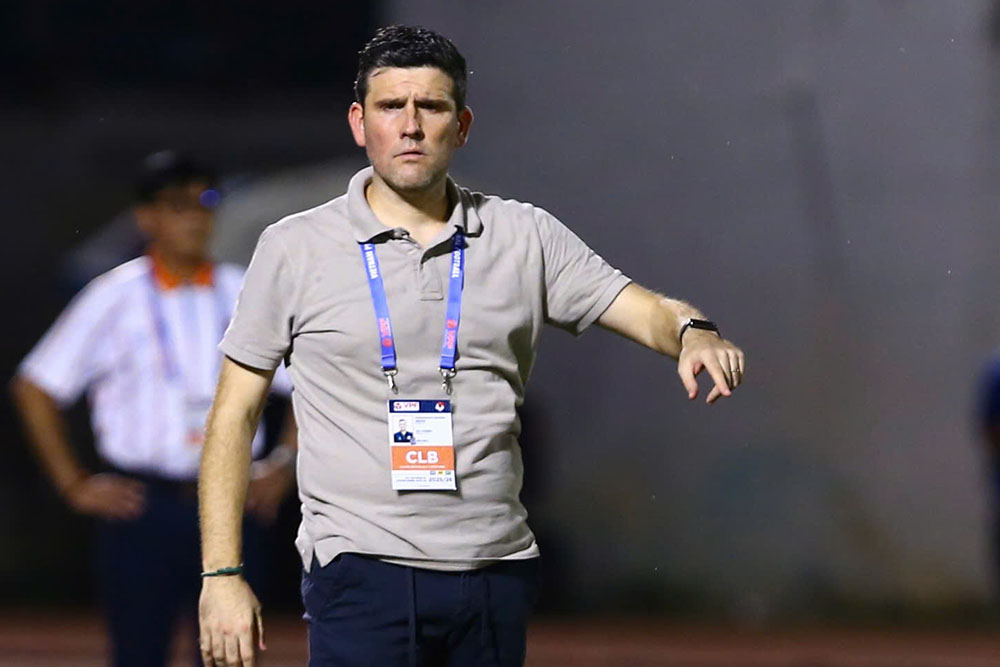 Coach Gerard Albadalejo of Ninh Binh club. Photo: Thanh Vu