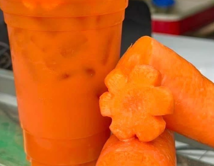 No matter how much you like it, people with liver disease should limit their consumption of carrot juice. Photo: Kieu Vu