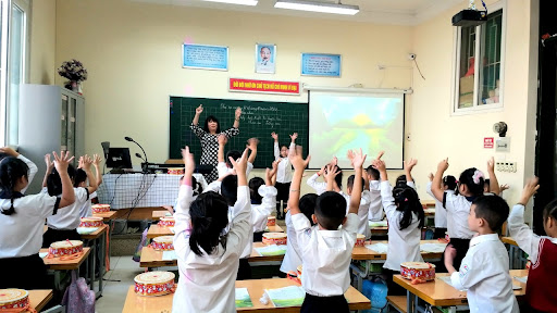 Bo Giao duc va Dao tao cho biet, giao vien kiem nhiem phu trach cong tac van nghe duoc giam dinh muc tiet day tu 2-3 tiet/tuan, tuy hieu truong quyet dinh. Anh: Van Trang  