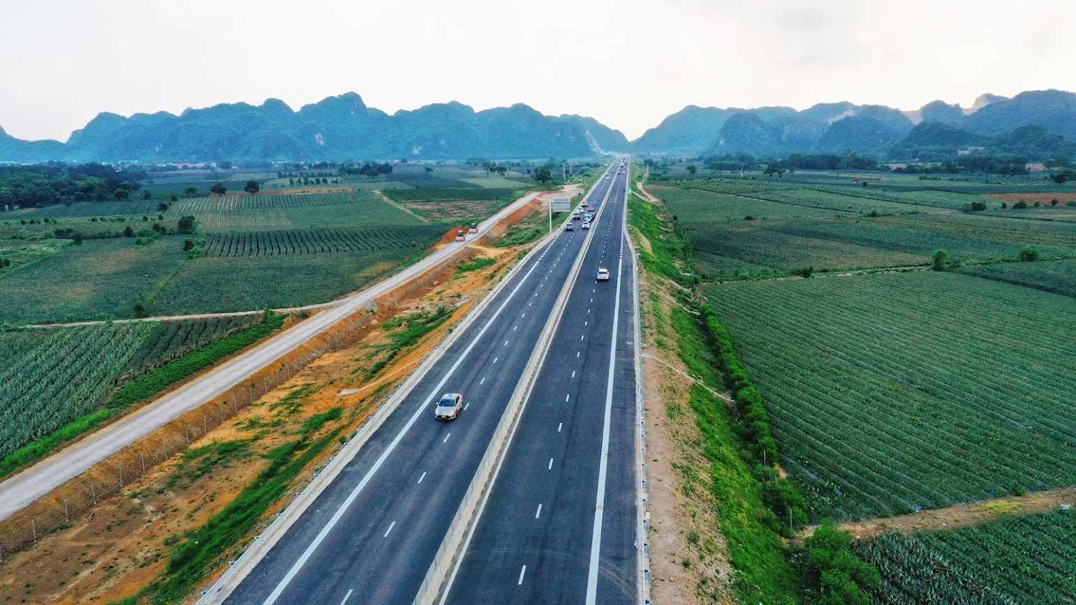 Mai Son - QL45 구간 고속도로가 사용에 들어갔습니다. 사진: Dinh Hai