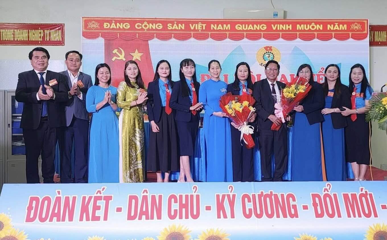 No. 1 Trading Company Limited - Doan Luyen の草の根労働組合は、2025 年から 2030 年までの第 6 回代議員会議を組織しました。写真: クアン・トライ労働組合