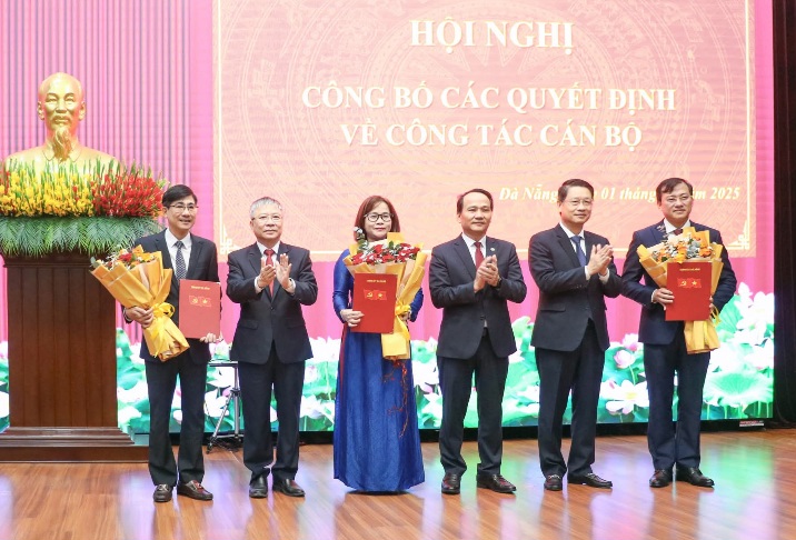 Da Nang dieu dong, bo nhiem nhieu vi tri lanh dao Thanh uy va UBND thanh pho. Anh: Truong An