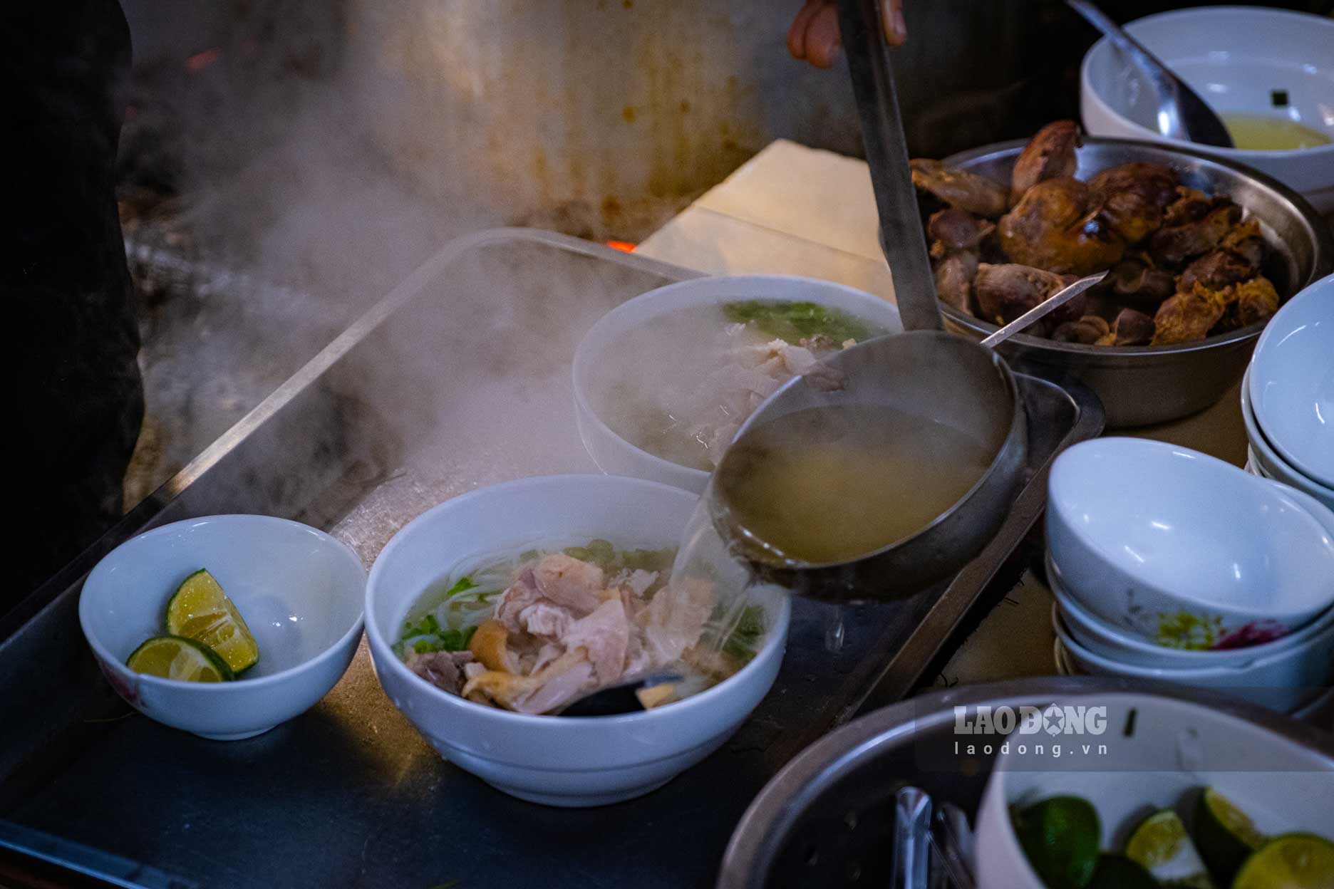 Breakfast is a bowl of chicken pho, which is very healthy. Photo: Hong Diep
