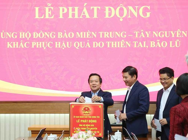 Cán bộ, công chức Hưng Yên ủng hộ đồng bào bị thiệt hại do thiên tai