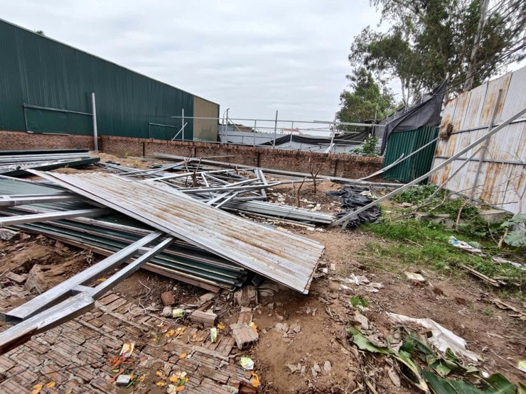 Xa Duong Hoa, Thanh pho Ha Noi ra quan xu ly nhung truong hop vi pham tren dat nong nghiep.