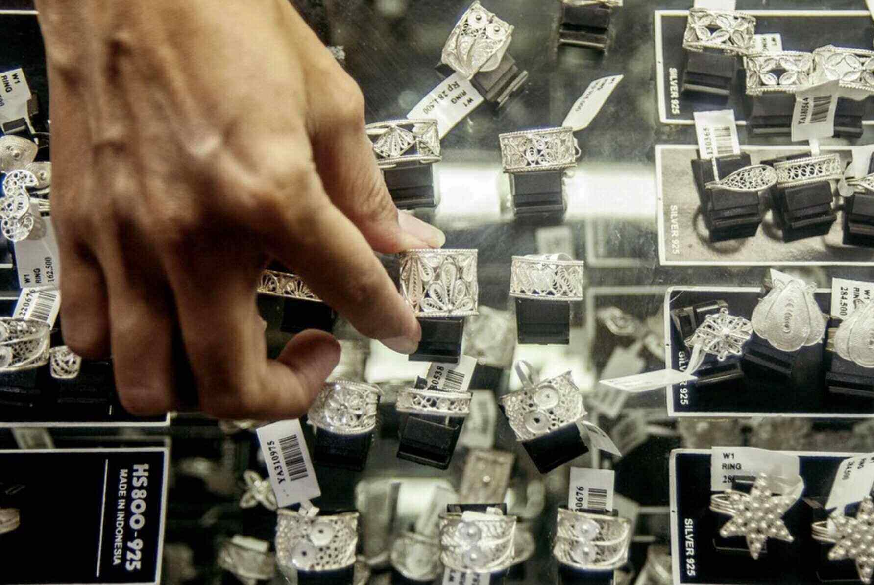 世界の銀価格は12月1日に新たな記録を更新しました。写真:Xinhua