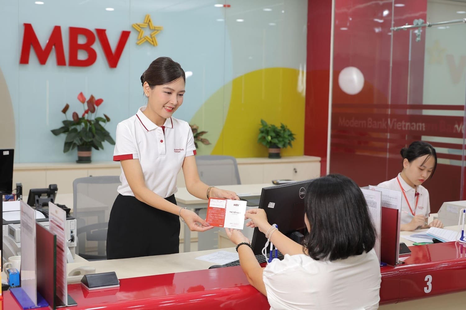 MBV doi moi mang den trai nghiem dich vu hien dai, tien loi cho Khach hang. Anh: MBV Bank