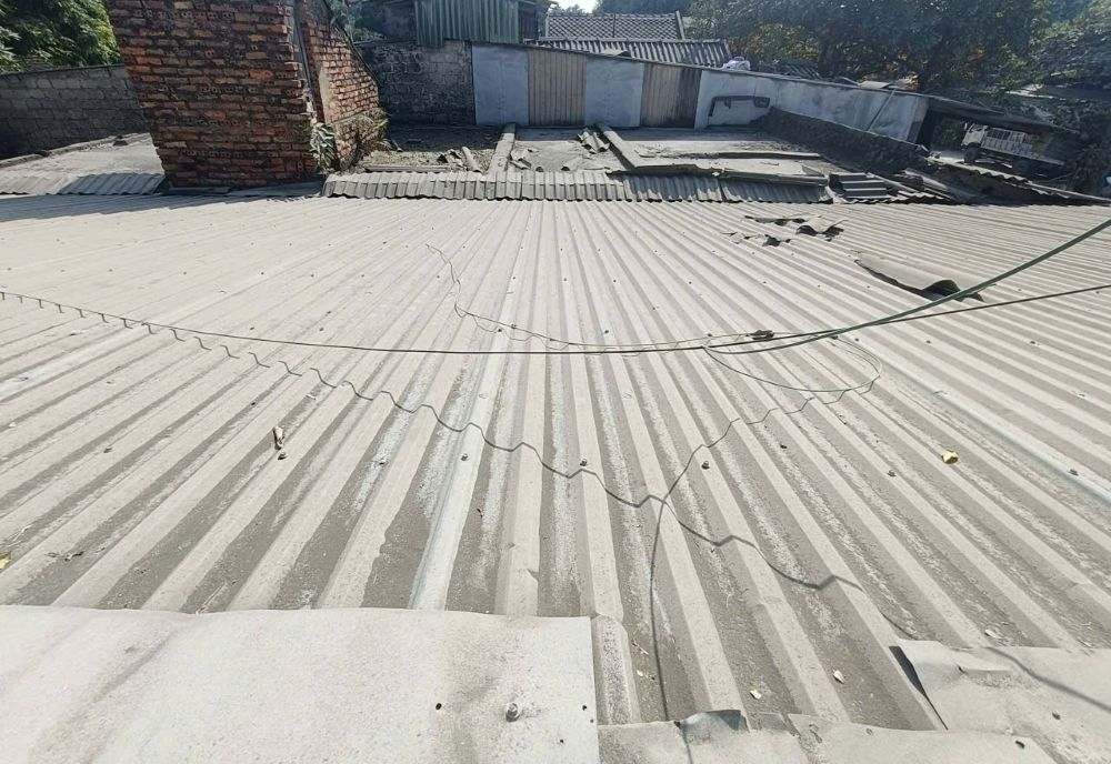 Lop bui den bua vay cac ho dan tai phuong Bim Son, tinh Thanh Hoa. Anh: Quach Du