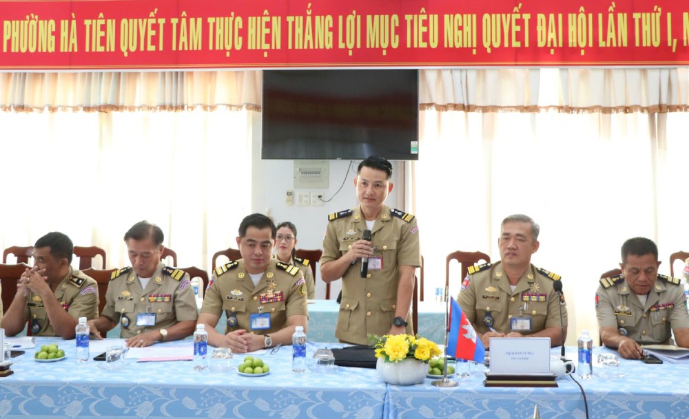 Dai bieu dong gop y kien tai buoi lam viec tien tram. Anh: Tien Dung