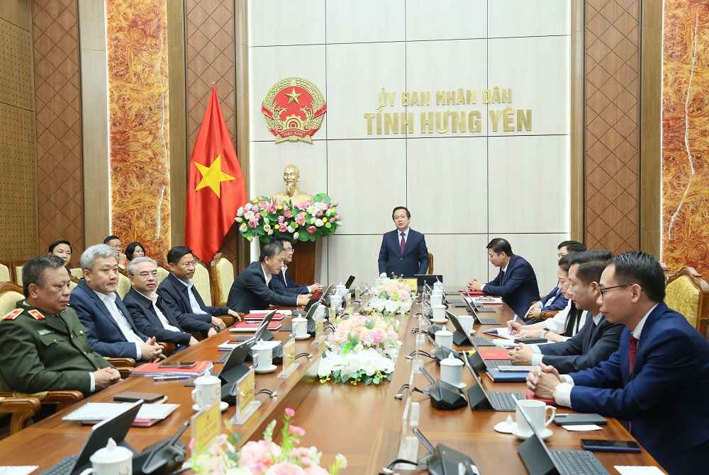 Chu tich UBND tinh Pham Quang Ngoc phat bieu giao nhiem vu. Anh: Cong TTDT tinh Hung Yen