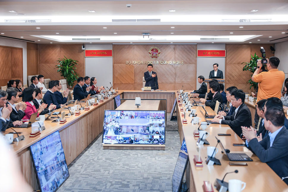 Khai giang khoa tap huan chuyen mon, nghiep vu cho can bo, cong chuc, vien chuc cap xa, ngay 1.12. Anh: Hao Thien