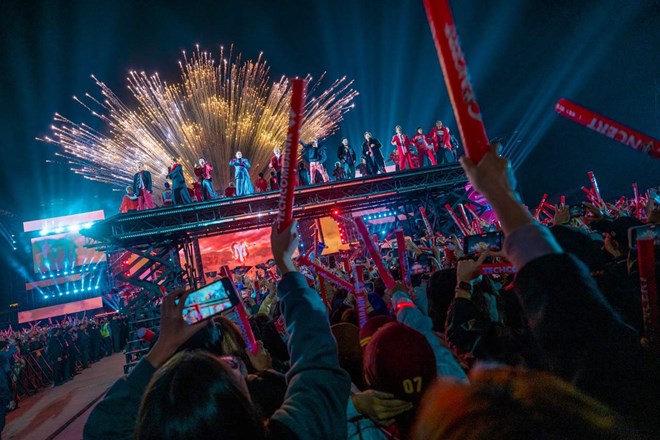 행사와 축제는 관객들이 수도를 찾는 이유가 됩니다. 사진: Anh trai vu ngan cong gai 제작자