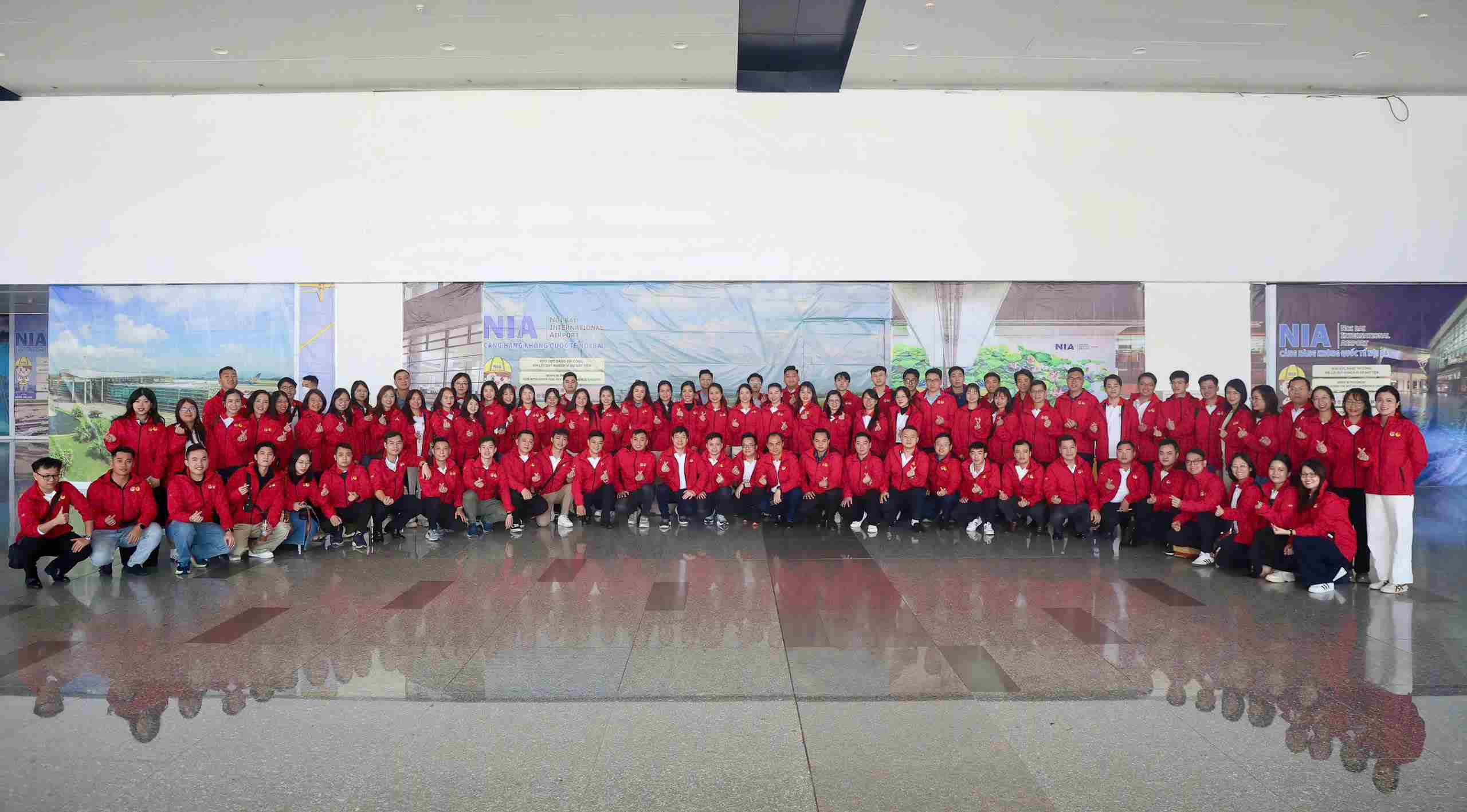 Đoàn đahi biểu tham gia hành trình. Ảnh: Việt Anh