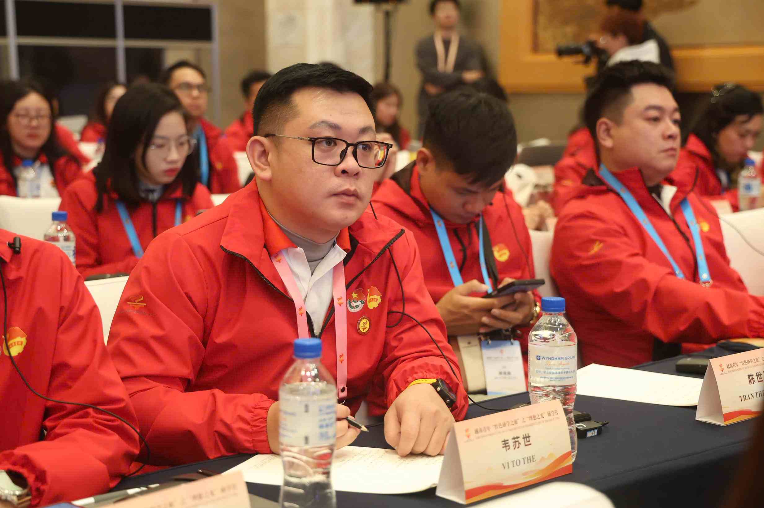 Các đại biểu tham gia Tọa đàm.