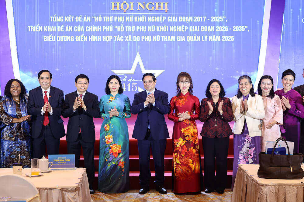 Thu tuong Pham Minh Chinh va cac dai bieu bam nut trien khai De an Ho tro phu nu khoi nghiep giai doan 2026-2035 - Anh: VGP/Nhat Bac