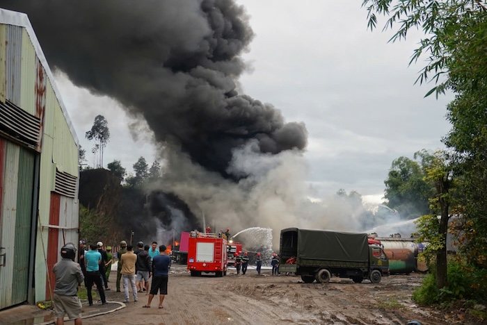 Big fire with many explosions in Da Nang. Photo: Tran Thi
