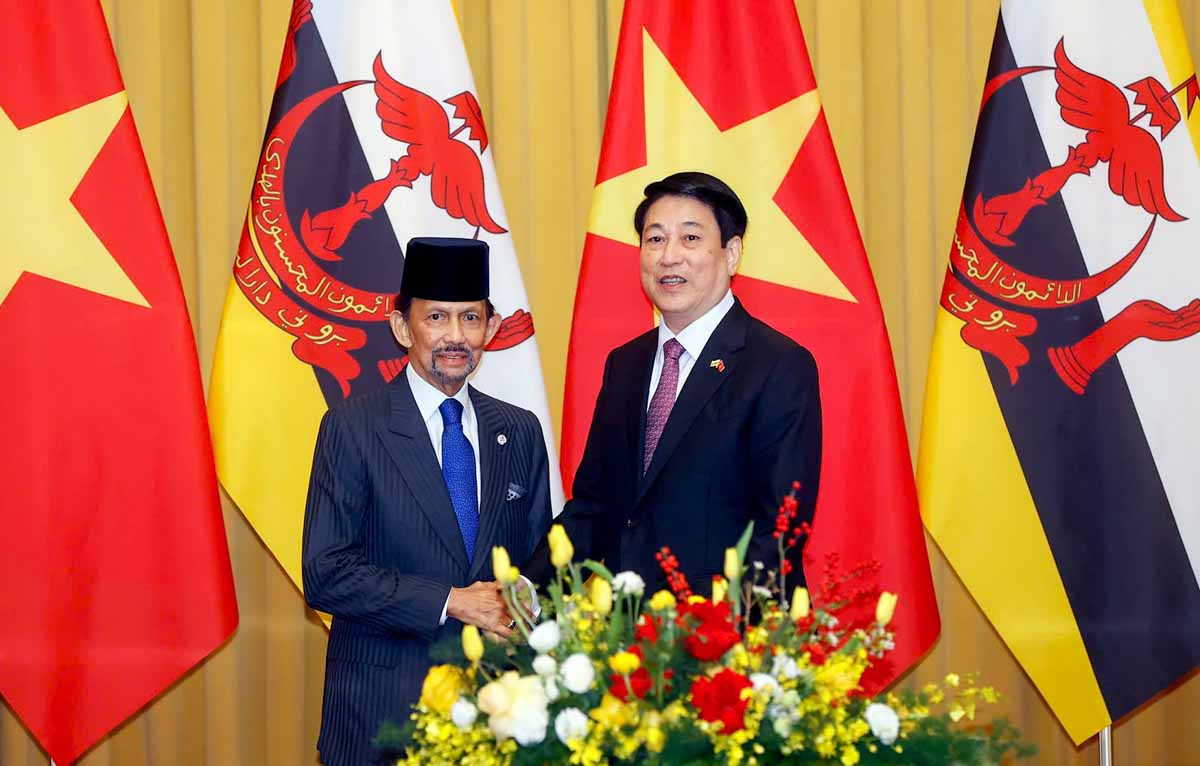 政治局員、ルオン・クオン大統領、ブルネイ・ダルサラーム国ハジ・ハサナル・ボルキア国王。写真: ハイ・グエン