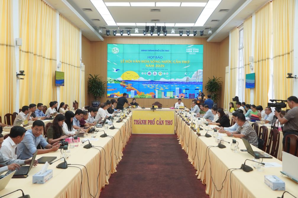 Quang canh buoi hop bao. Anh: Ta Quang