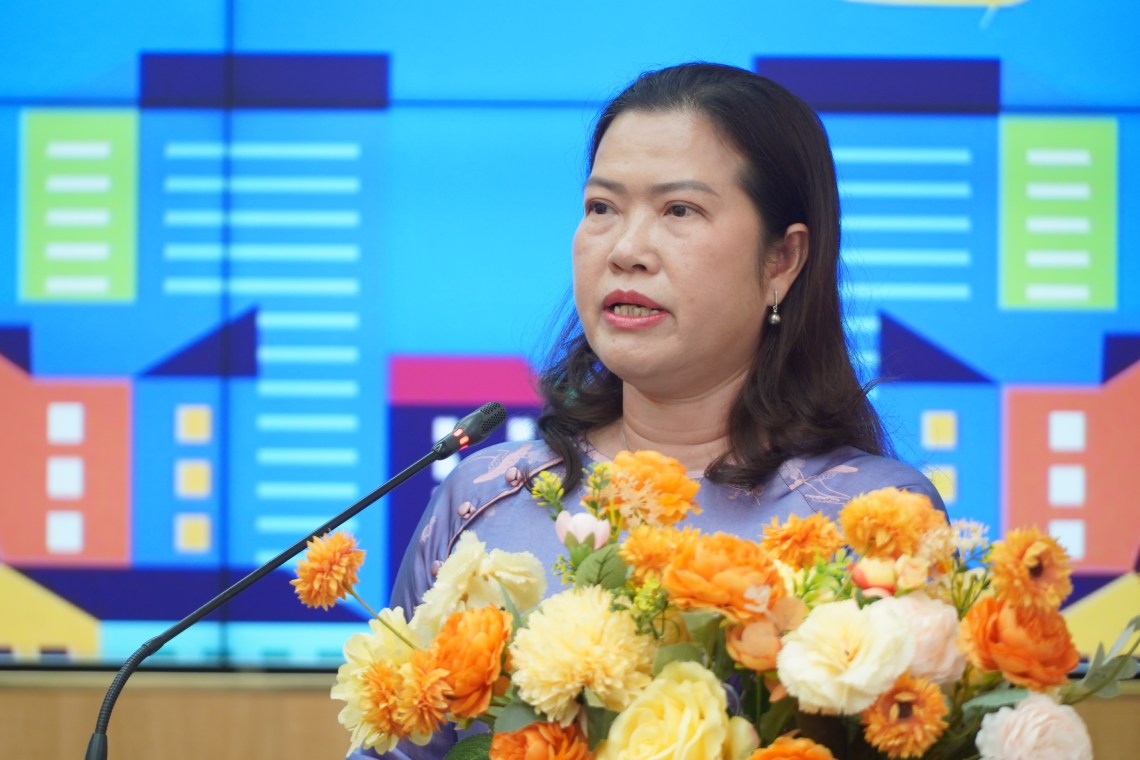 លោកស្រី Nguyen Thi Ngoc Diep - អនុប្រធានគណៈកម្មាធិការប្រជាជនទីក្រុង Can Tho ថ្លែងមតិក្នុងសន្និសីទកាសែត។ រូបថត៖ តាក្វាង