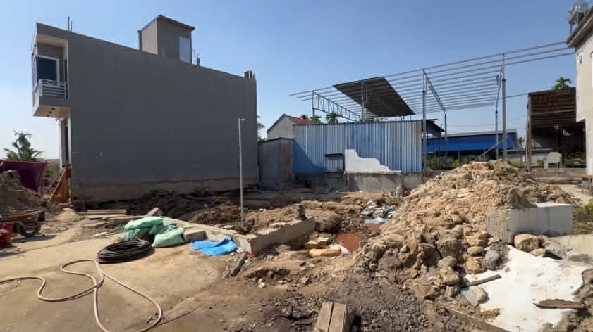 Mr. Do Do Van Huyu's house in Thien Huong, Hai Phong is in the process of being relocated to the right location. Photo: Page Hai Phong