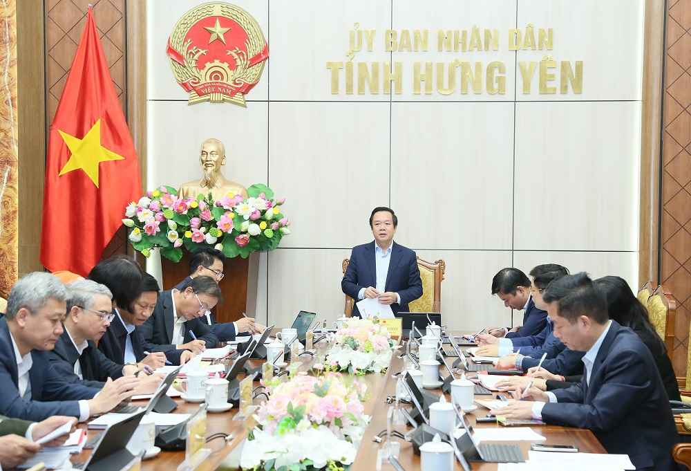 Ong Pham Quang Ngoc - Chu tich UBND tinh phat bieu chi dao tai phien hop. Anh: Cong TTDT tinh Hung Yen