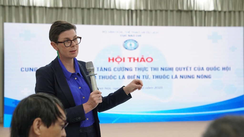 Dr. Angela Pratt - Chief Representative of the World Health Organization (WHO) in Vietnam - shared about the harmful effects of e-cigarettes and heated tobacco products. Photo: Loan Tran