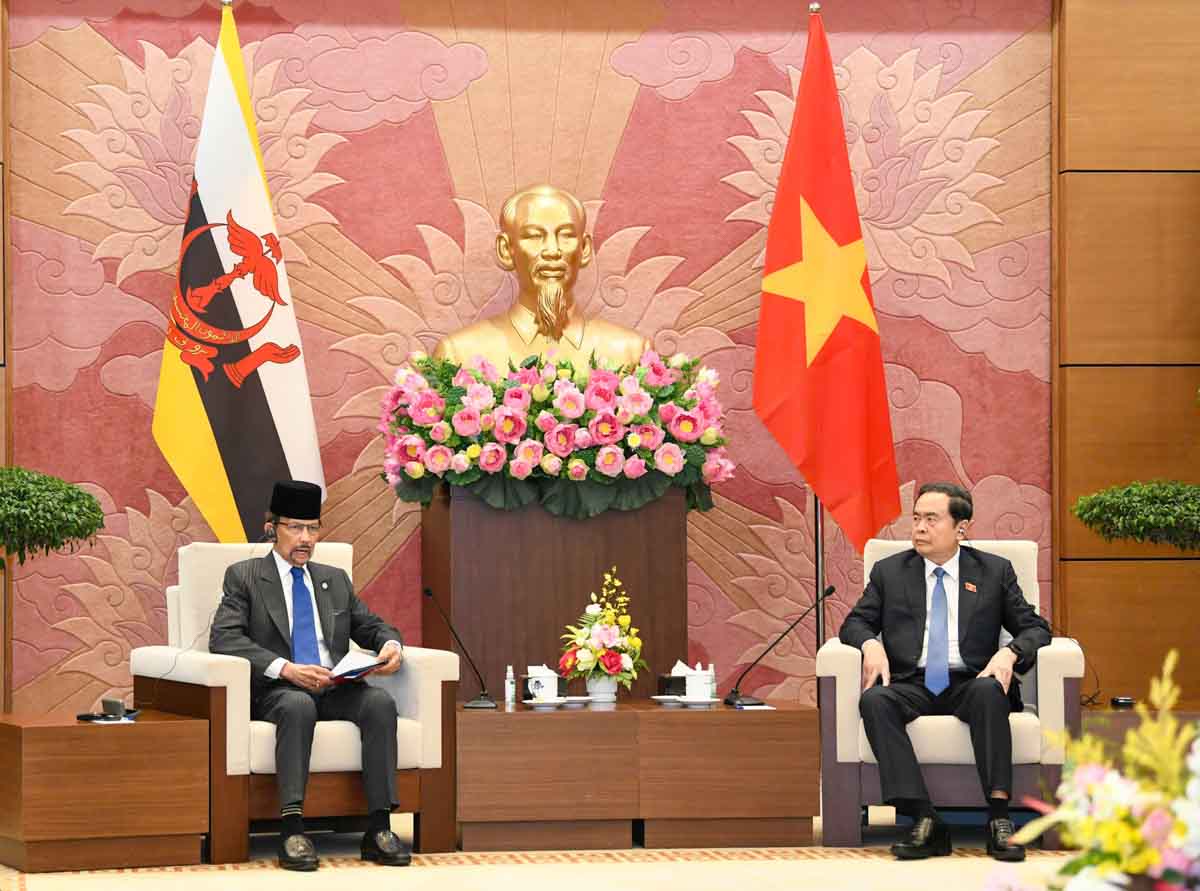 Chu tich Quoc hoi Tran Thanh Man hoi kien Quoc vuong Brunei Darussalam Haji Hassanal Bolkiah. Anh: Hai Nguyen