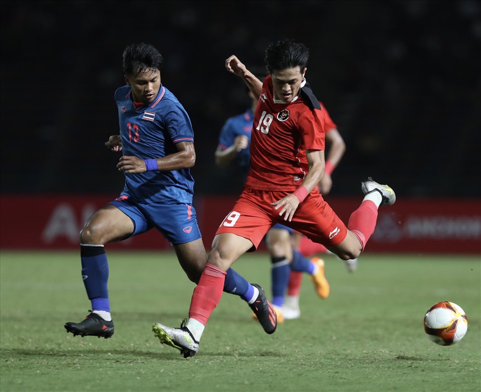 U-22インドネシア代表(赤シャツ)は、SEA Games 33で男子サッカーの金メダルを首尾よく守る決意。写真:Thanh Vu