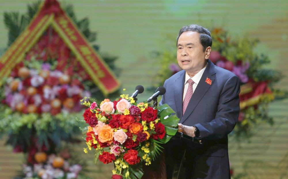Politburo member and National Assembly Chairman Tran Thanh Man gave a speech at the 80th Anniversary Ceremony and received the First Class Labor Medal from the National Political Publishing House Truth. Photo: Ai Van