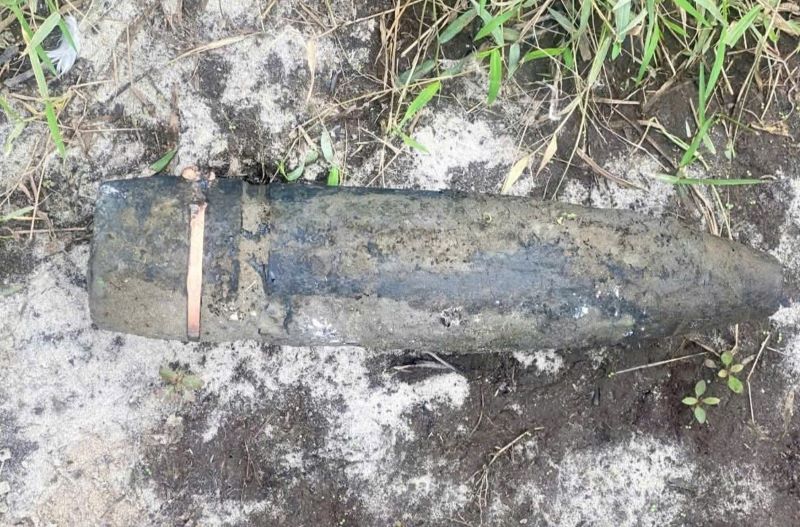 2発の砲弾のうち1発が発見されました。写真:Trieu Co コミューン警察