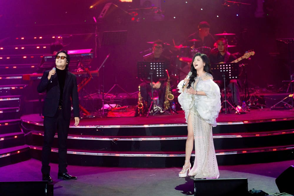 Nu ca si co man ket hop an y voi nhac si Duong Truong Giang. Anh: Nhan vat cung cap