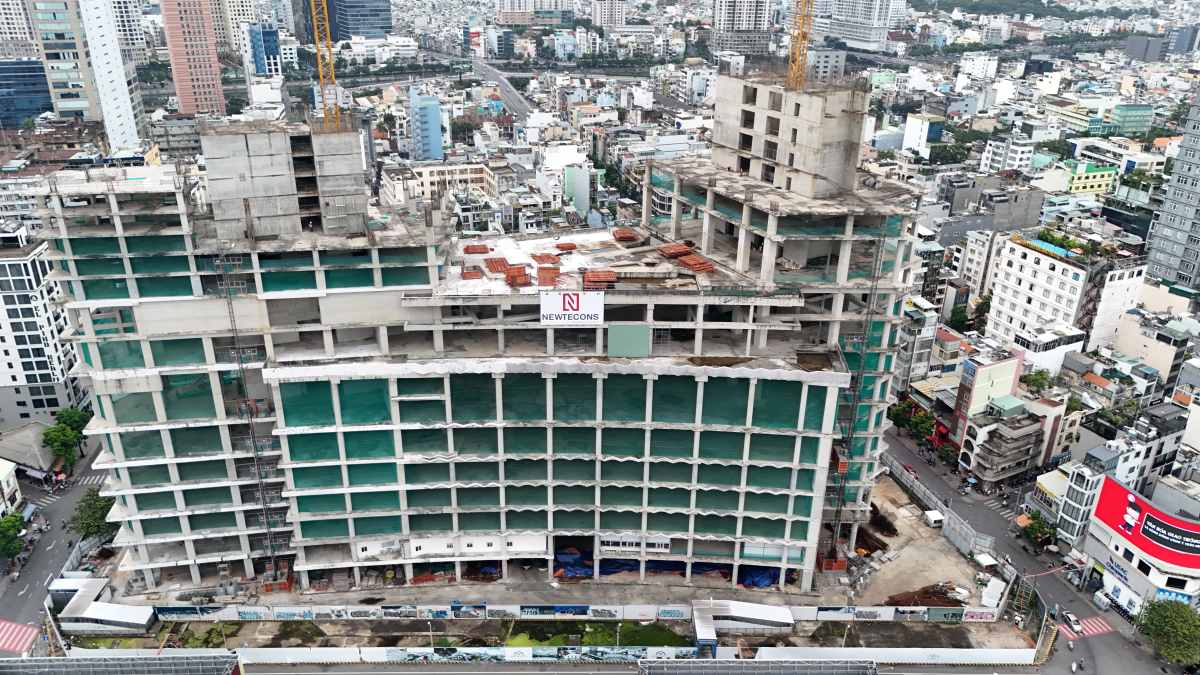 Khu dat kim cuong doi dien cho Ben Thanh tai khoi dong sau nhieu nam dang do. Anh: Thai Bao