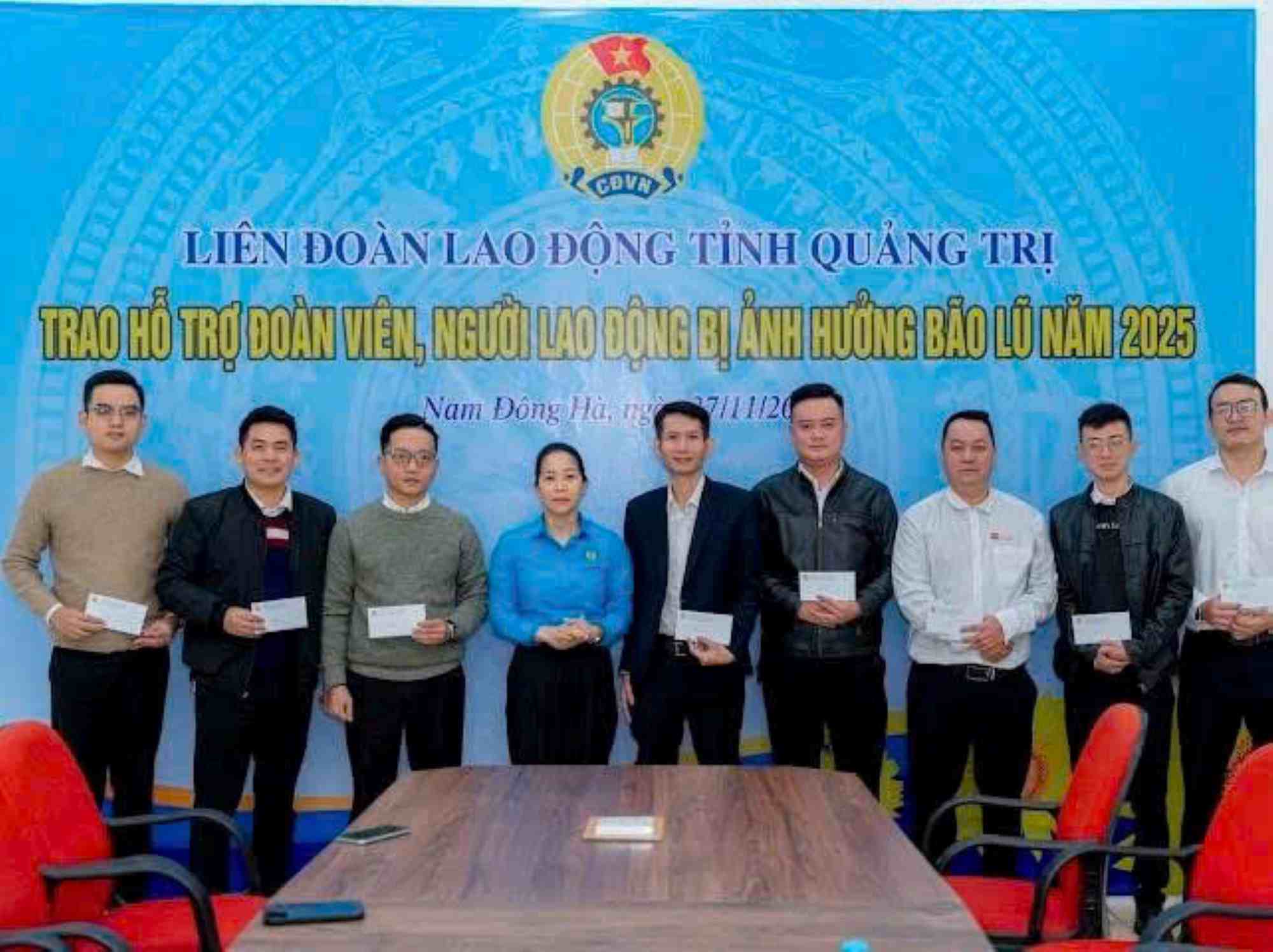 La Federacion Laboral de la provincia de Quang Tri apoya a los miembros del sindicato y trabajadores afectados por las tormentas e inundaciones en 2025. Foto: Sindicato de Quang Tri