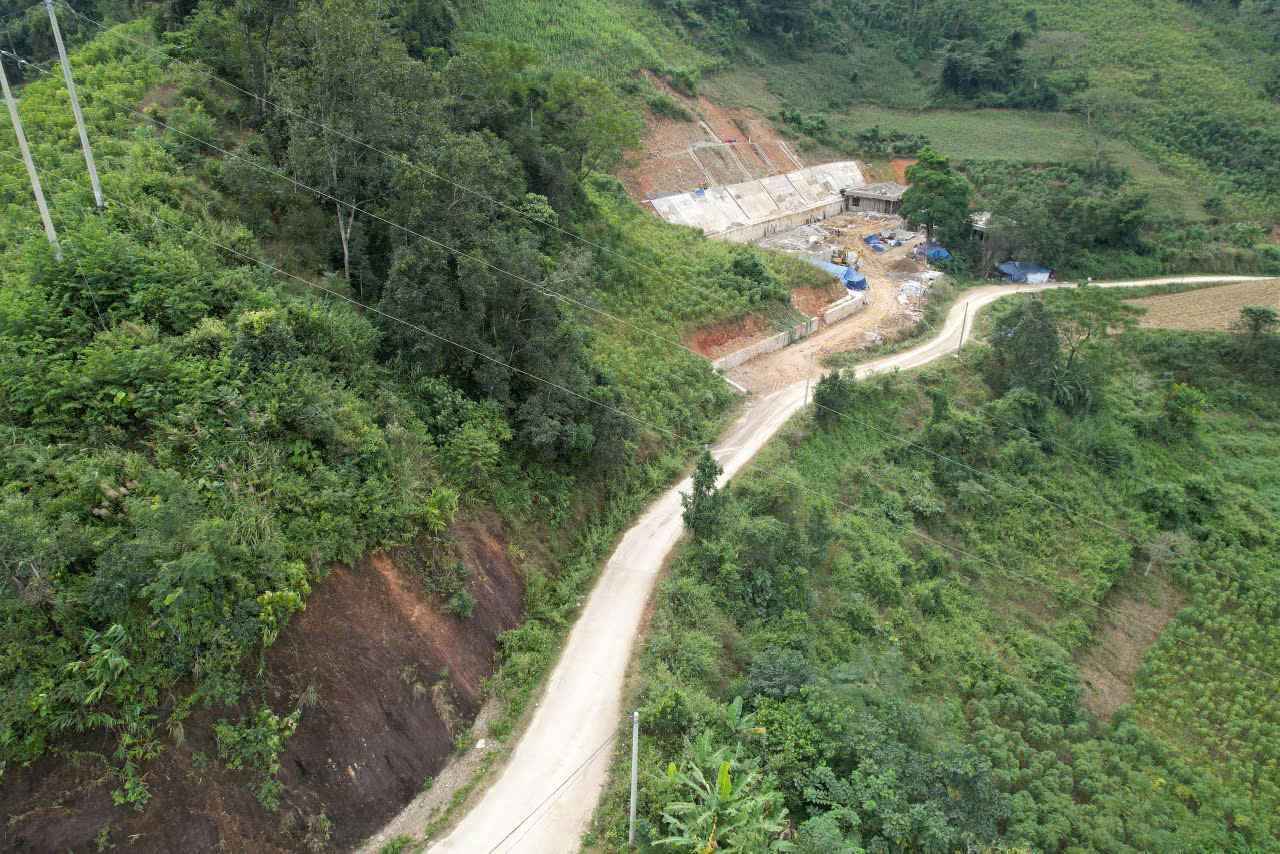 Las carreteras rurales que ayudan a cambiar la apariencia de la provincia de Cao Bang. Foto: Duy Dung