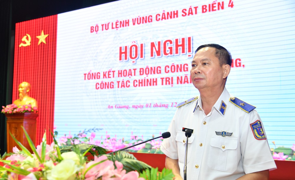 Thieu tuong Nguyen Van Dung Bi thu Dang uy, Chinh uy BTL Vung Canh sat bien 4 phat bieu tai hoi nghi. Anh: BTL Vung CSB4