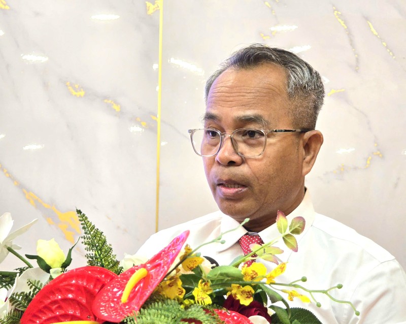 Ong Soung Houts phat bieu tai lop tap huan. Anh: Nam Duong