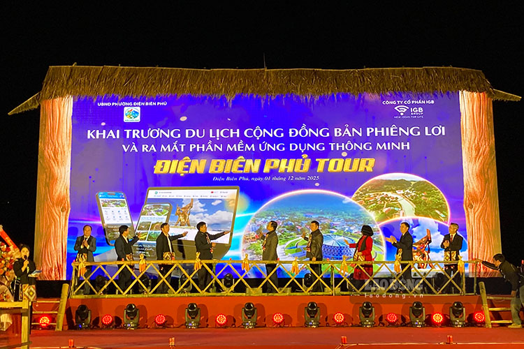 Dien Bien Phu Ward launches smart tourism software "Dien Bien Phu Tour". Photo: Quang Dat