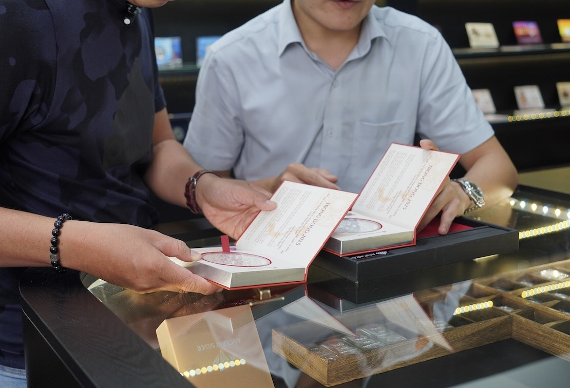 Gia bac trong nuoc va the gioi dang tang manh, tao nen mot lan song tim mua.  