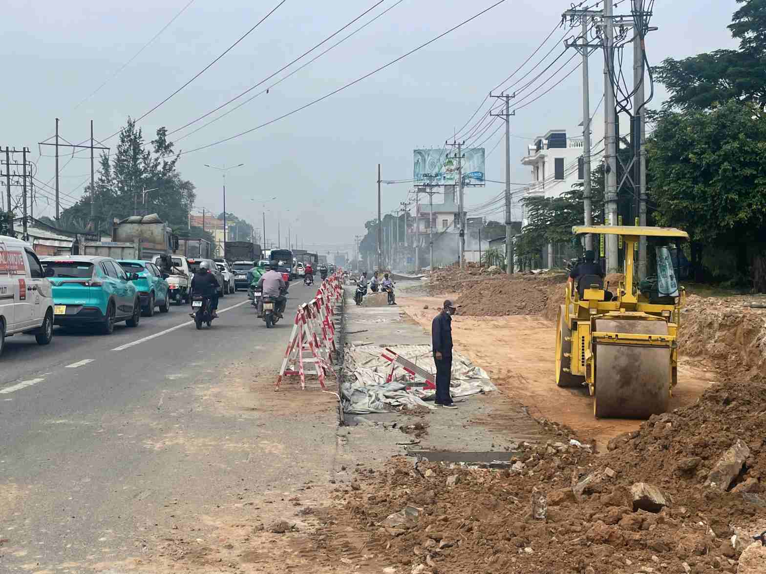 Doan nao co mat bang, cac don vi khan truong thi cong. Anh: Dinh Trong